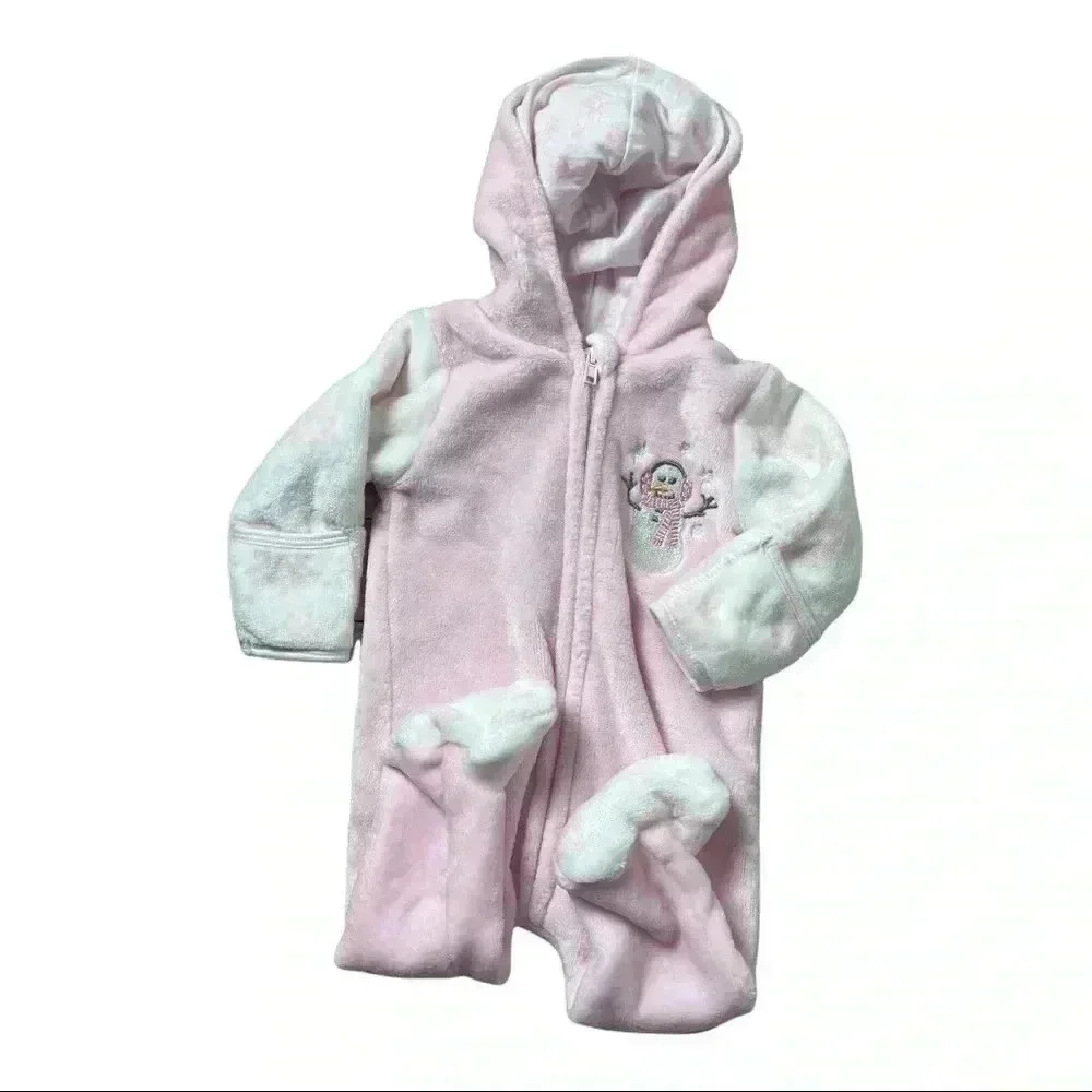 Penelope Mack baby girl snowsuit!! Size 0-3 months! Pink and white!! Super soft!